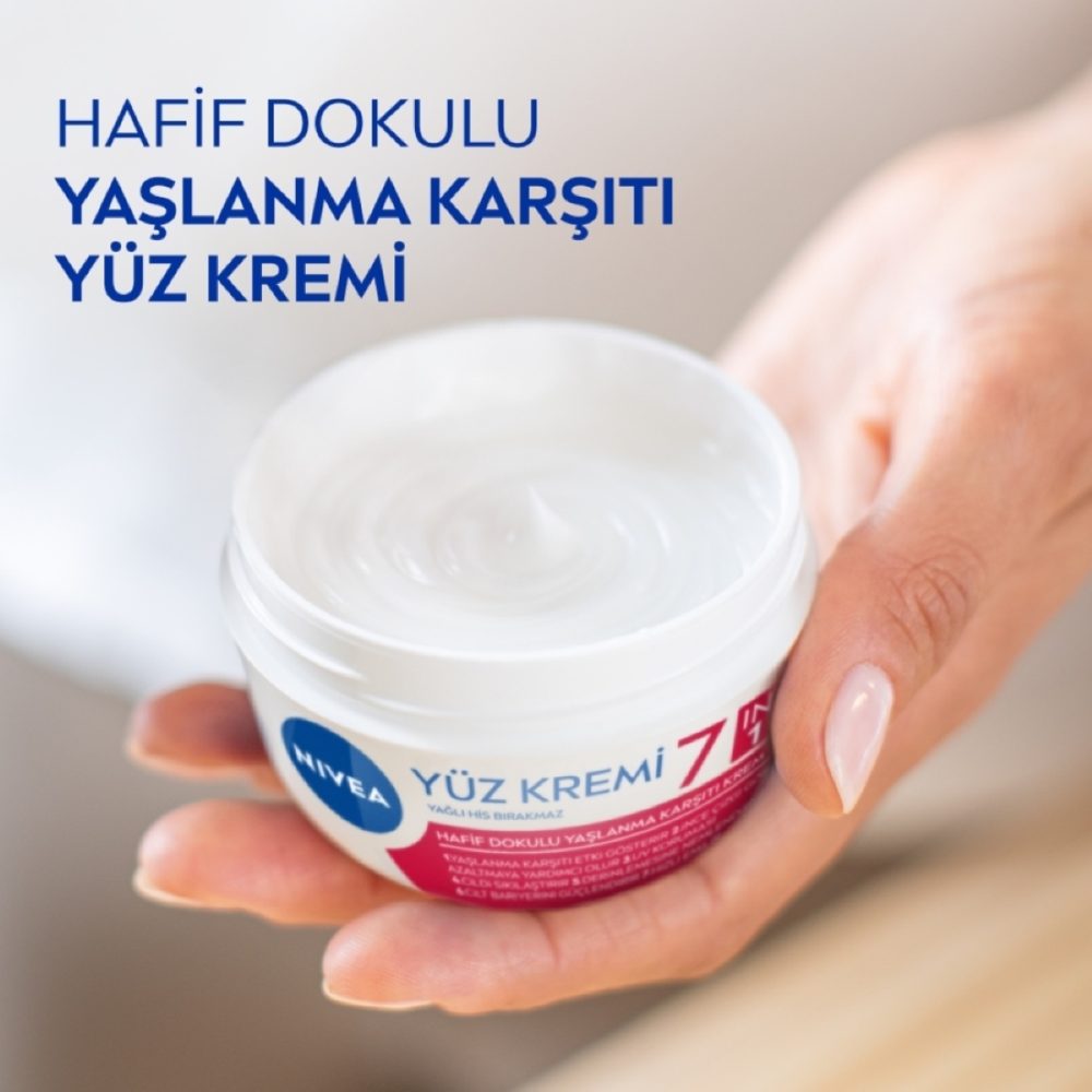 NIVEA Hafif Dokulu Yaşlanma Karşıtı Yüz Bakım Kremi 100 Ml
